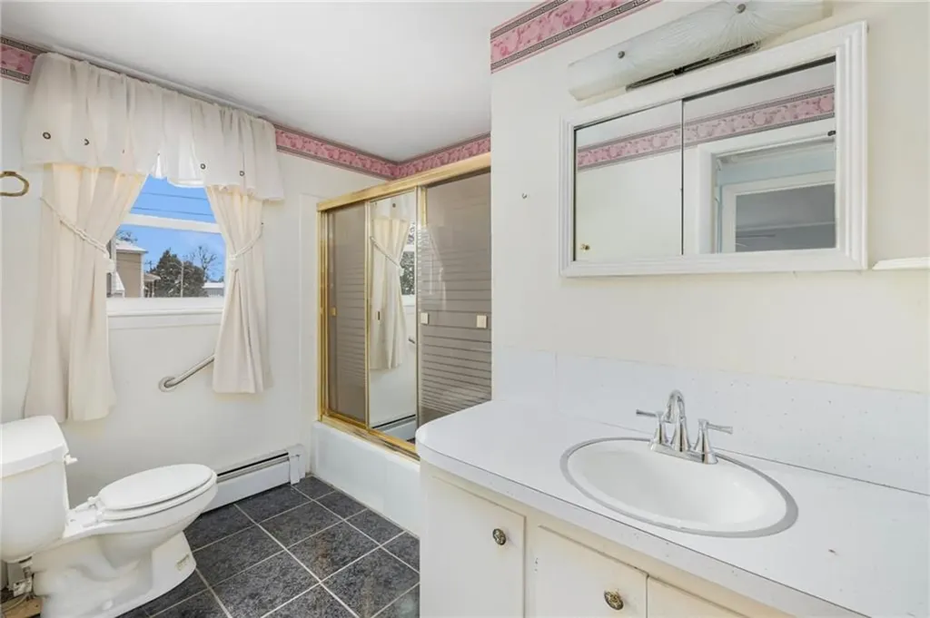 33 Vineland Avenue East Providence RI 02916