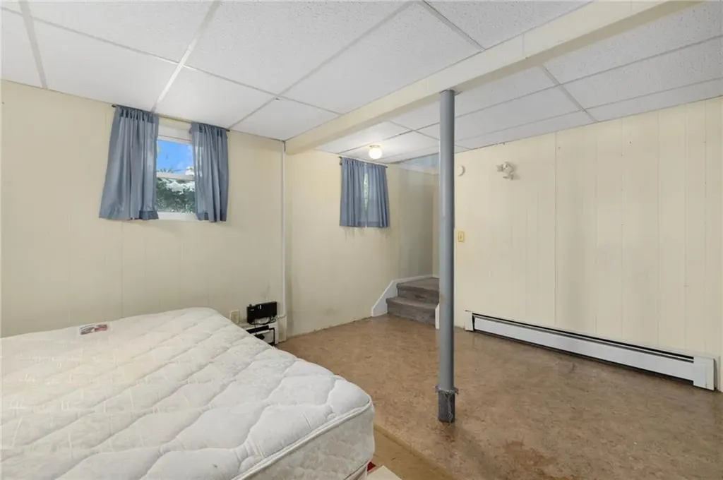 33 Vineland Avenue East Providence RI 02916