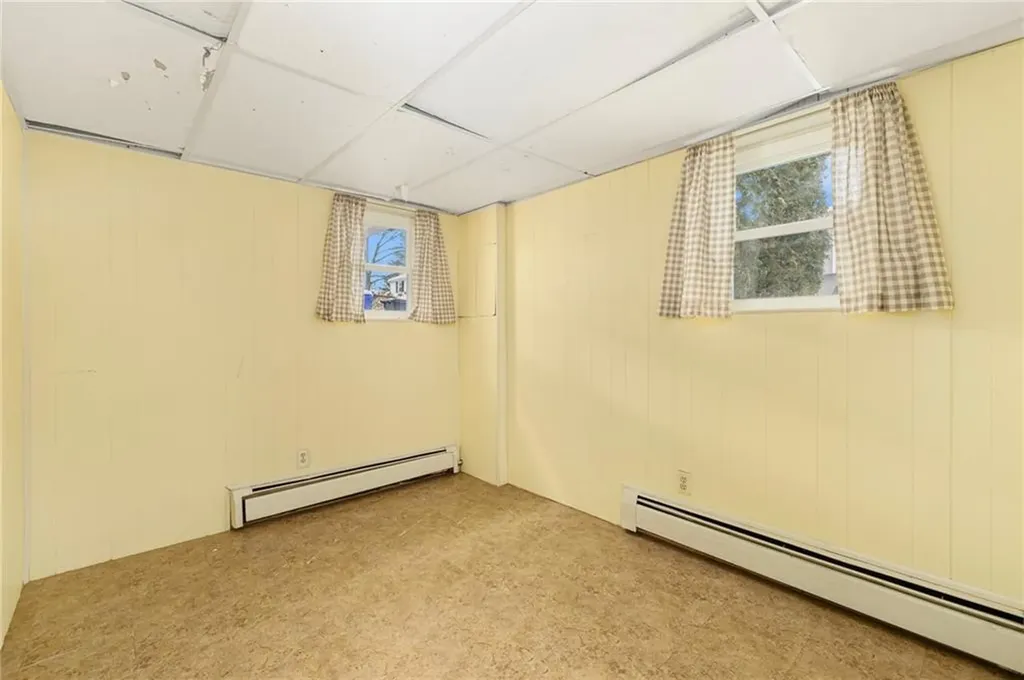 33 Vineland Avenue East Providence RI 02916