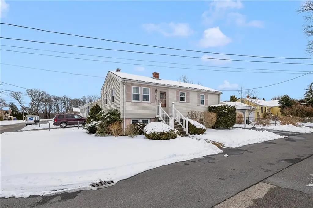 33 Vineland Avenue East Providence RI 02916
