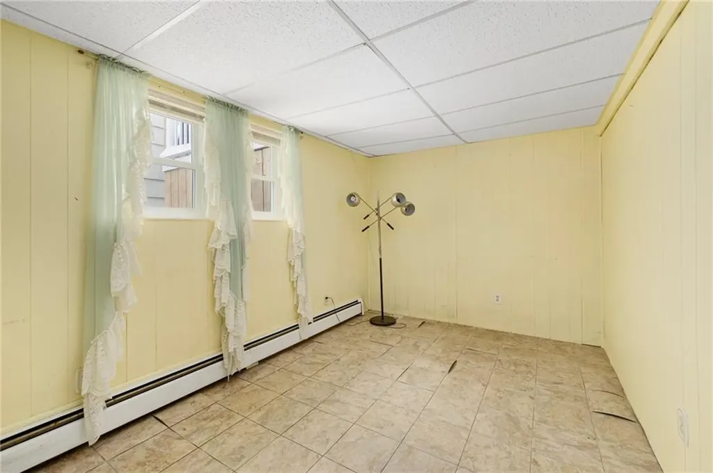 33 Vineland Avenue East Providence RI 02916