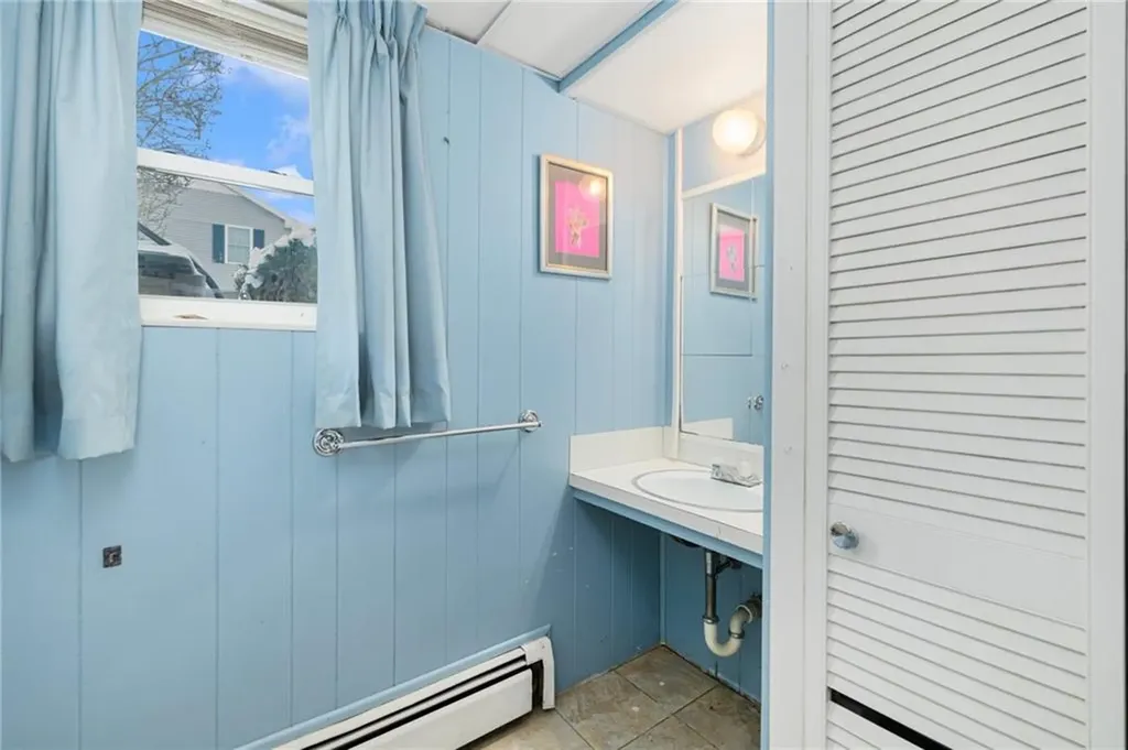 33 Vineland Avenue East Providence RI 02916