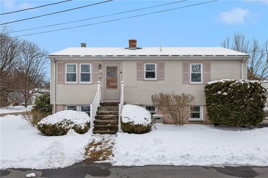 33 Vineland Avenue East Providence RI 02916