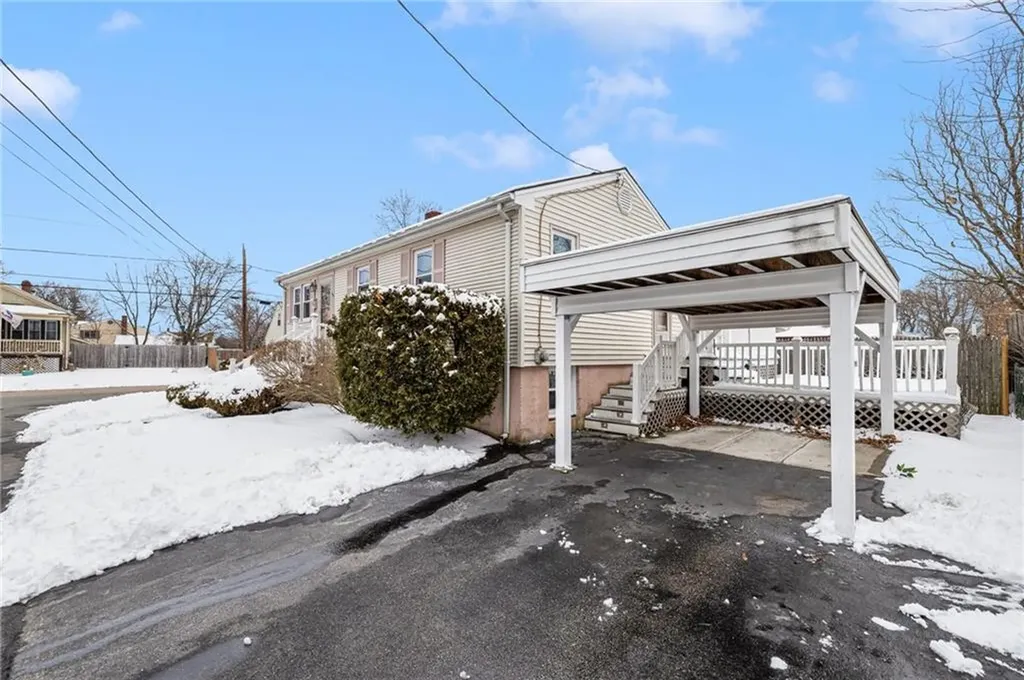 33 Vineland Avenue East Providence RI 02916