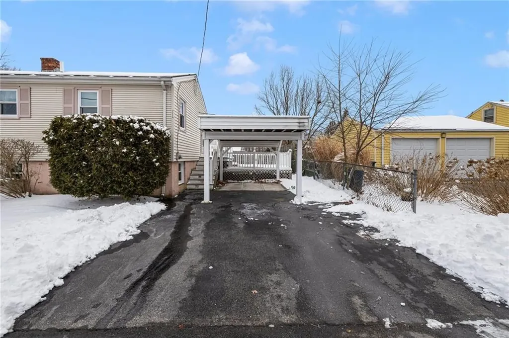 33 Vineland Avenue East Providence RI 02916