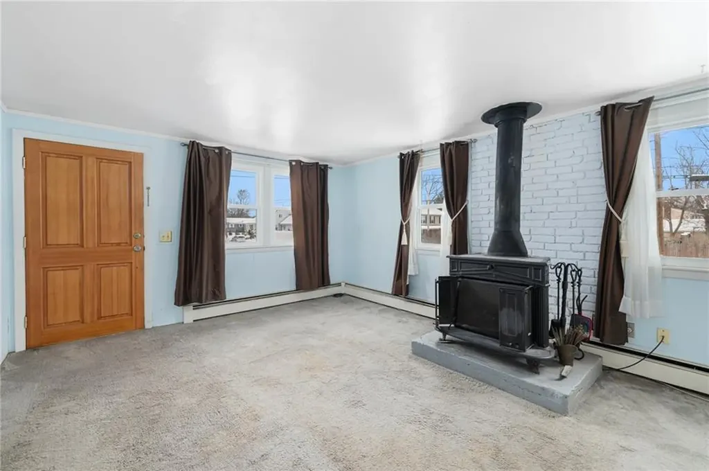 33 Vineland Avenue East Providence RI 02916