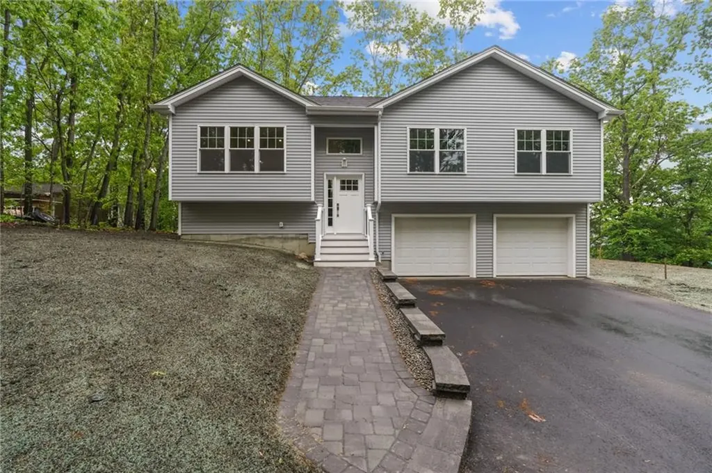 10 Mascio Drive Johnston RI 02919