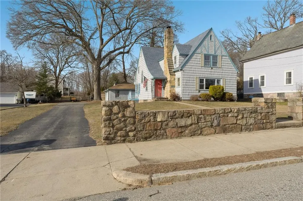 282 Gaskill Street Woonsocket RI 02895