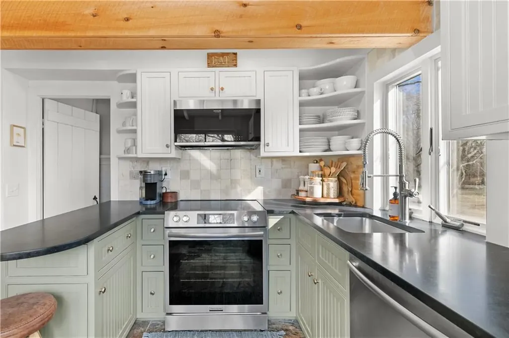 10 Starrett Drive Charlestown RI 02813