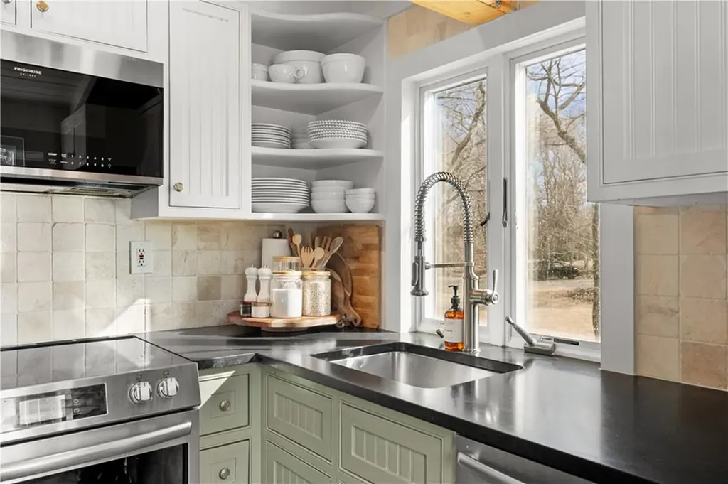 10 Starrett Drive Charlestown RI 02813