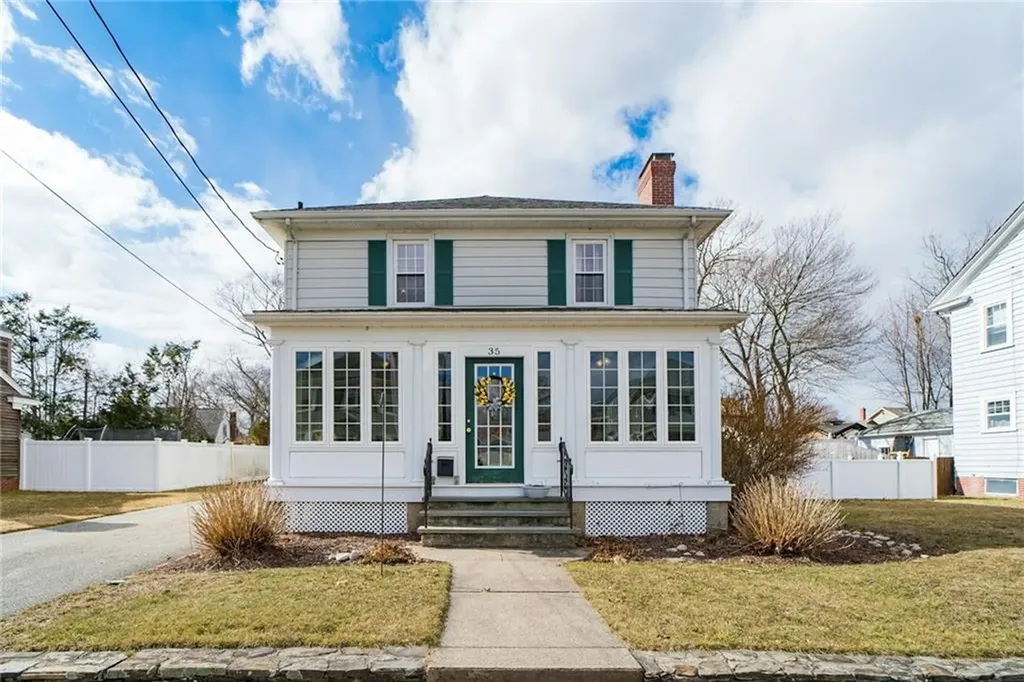 35 Felsmere Avenue Pawtucket RI 02861