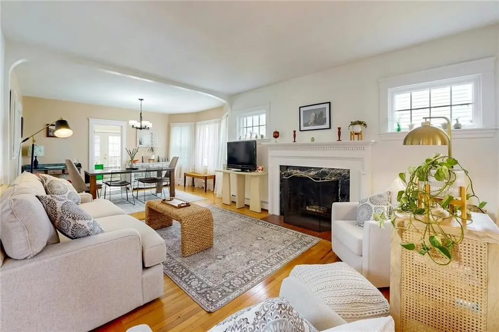 35 Felsmere Avenue Pawtucket RI 02861