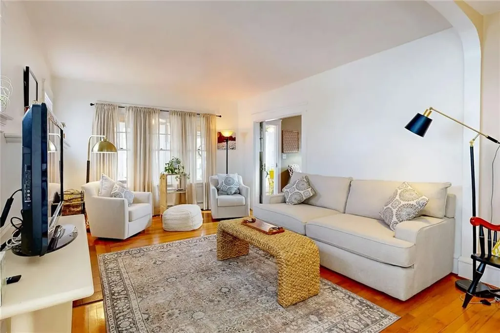 35 Felsmere Avenue Pawtucket RI 02861