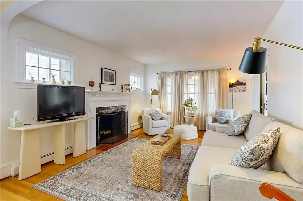 35 Felsmere Avenue Pawtucket RI 02861