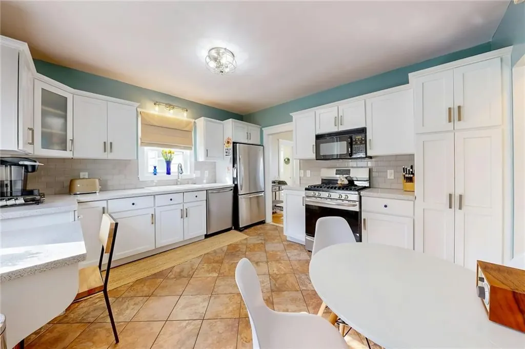 35 Felsmere Avenue Pawtucket RI 02861
