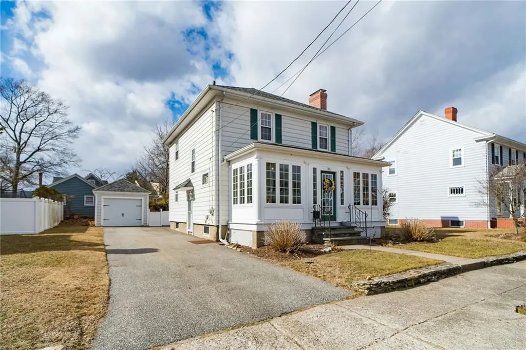 35 Felsmere Avenue Pawtucket RI 02861