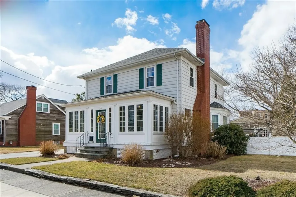 35 Felsmere Avenue Pawtucket RI 02861