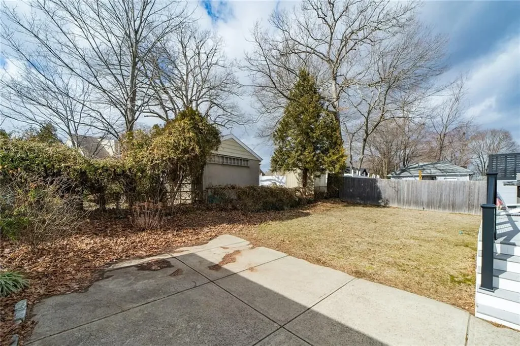 35 Felsmere Avenue Pawtucket RI 02861