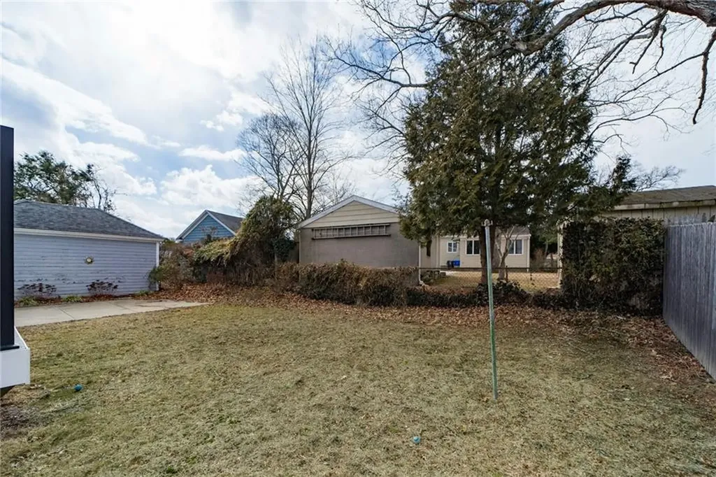 35 Felsmere Avenue Pawtucket RI 02861