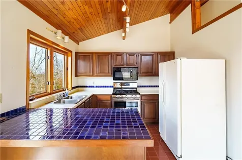 2 Miranda Drive Richmond RI 02892