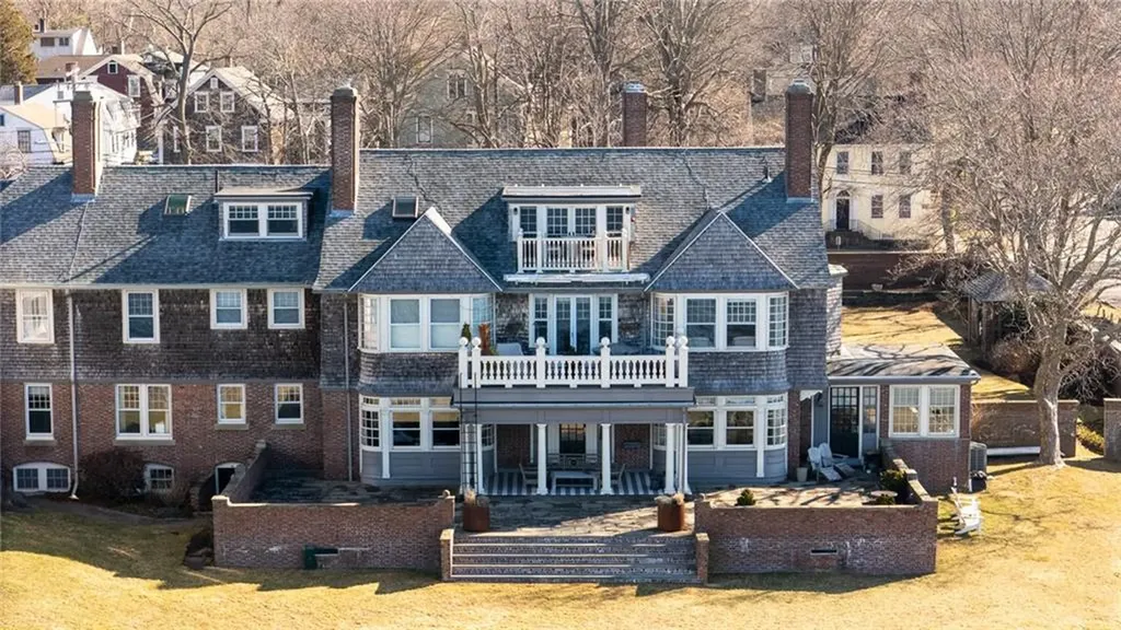 221 Hope Street Bristol RI 02809