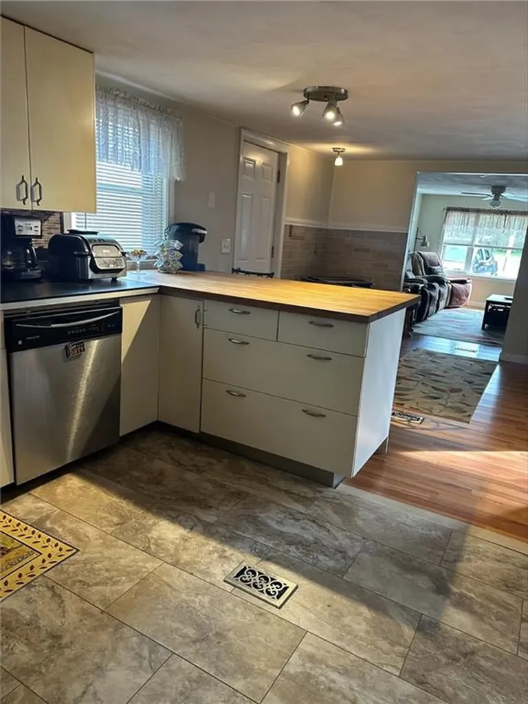 8 Hemlock Road Glocester RI 02814