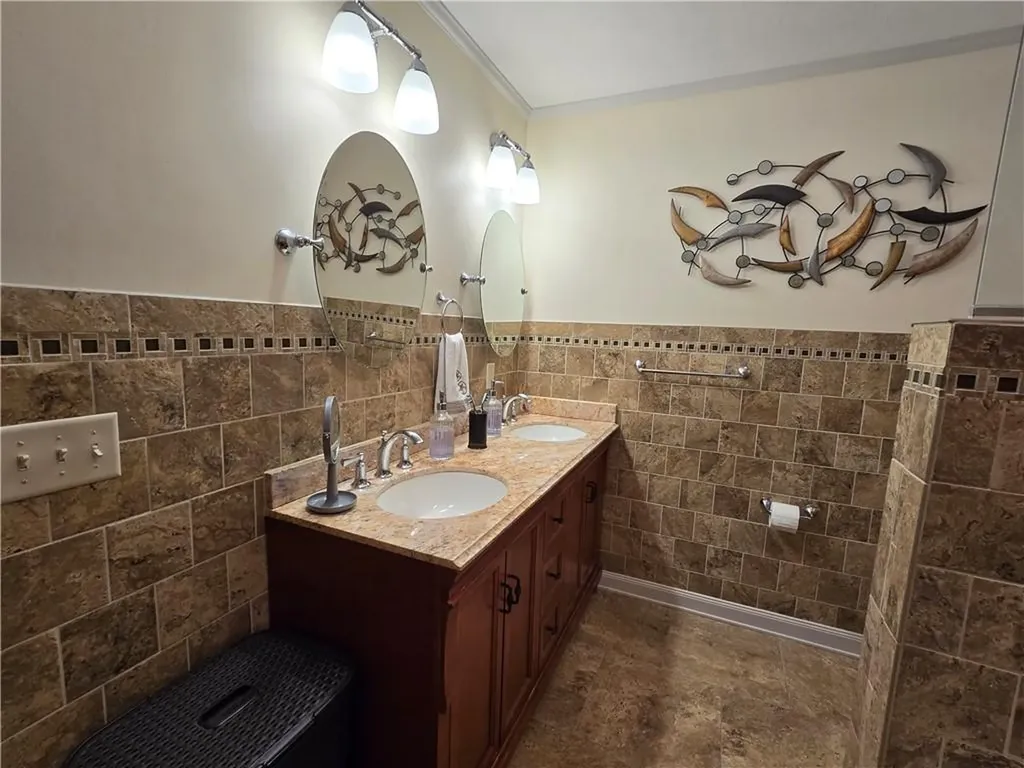 129 Longwood Avenue Providence RI 02908