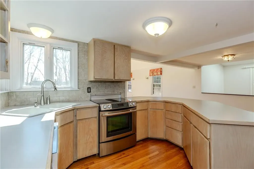 1861 East Main Road Portsmouth RI 02871