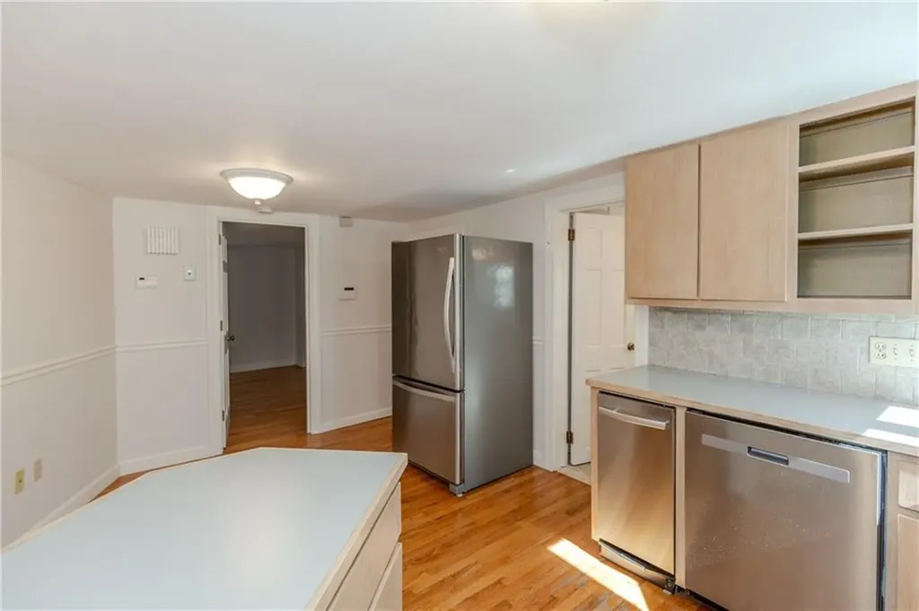 1861 East Main Road Portsmouth RI 02871