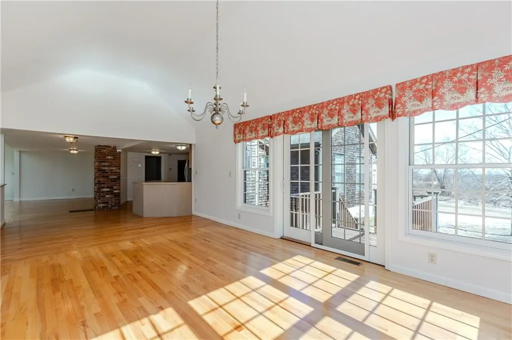 1861 East Main Road Portsmouth RI 02871