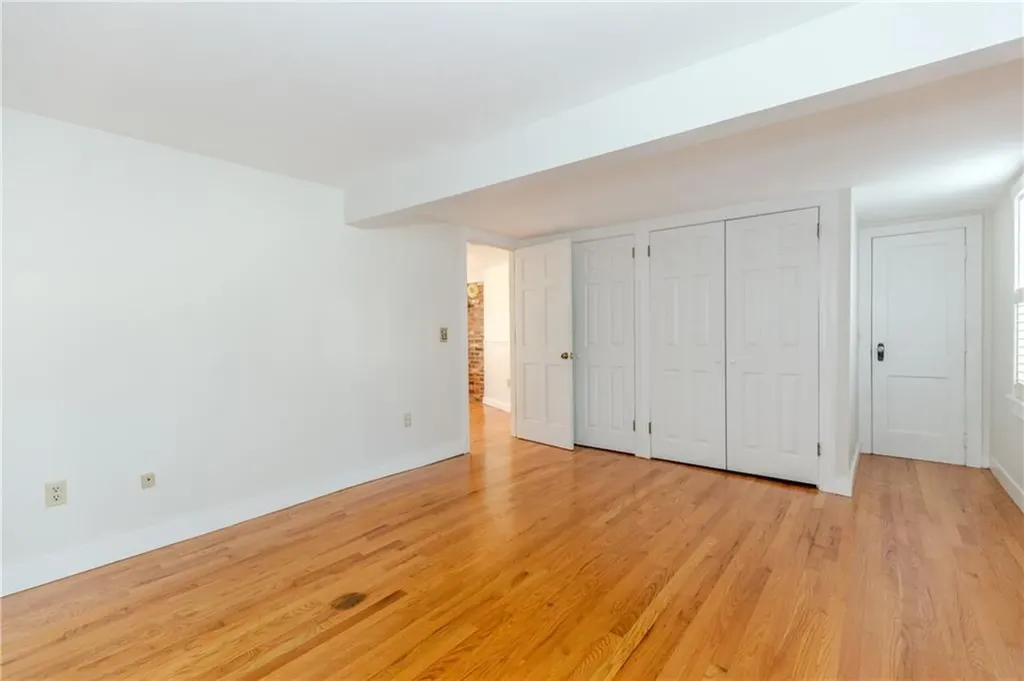 1861 East Main Road Portsmouth RI 02871