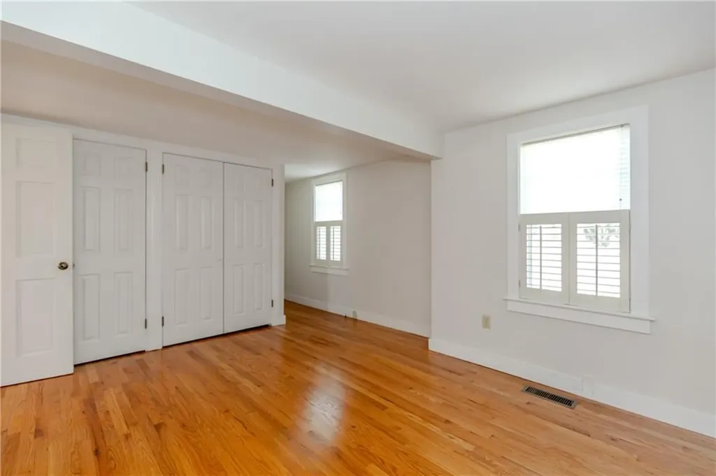 1861 East Main Road Portsmouth RI 02871