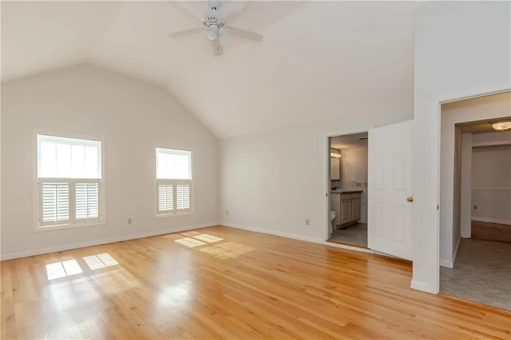 1861 East Main Road Portsmouth RI 02871
