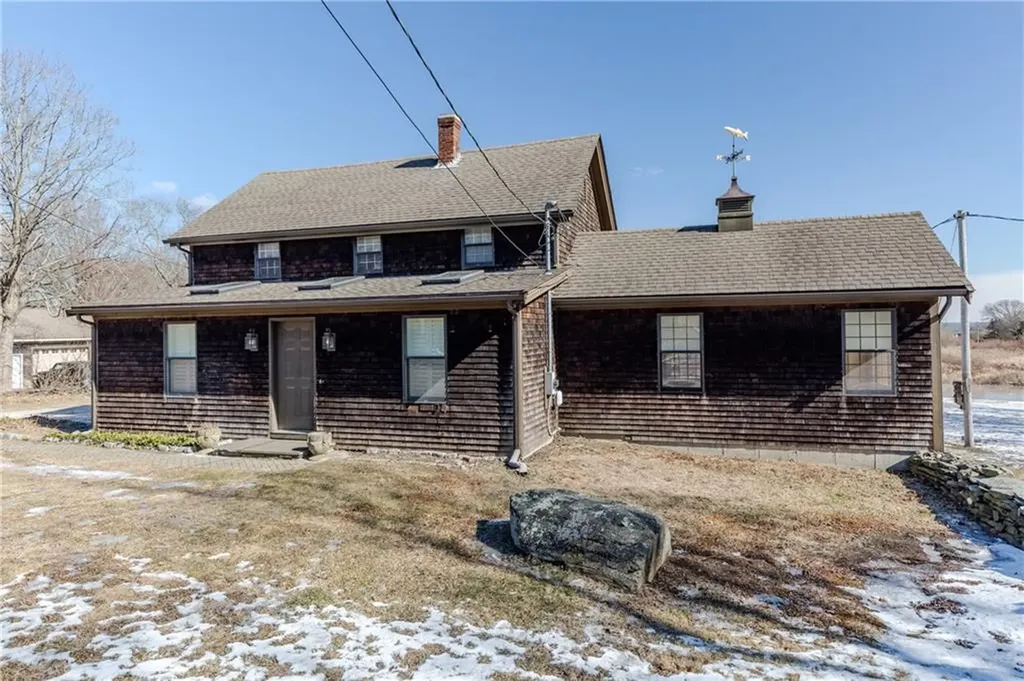 1861 East Main Road Portsmouth RI 02871