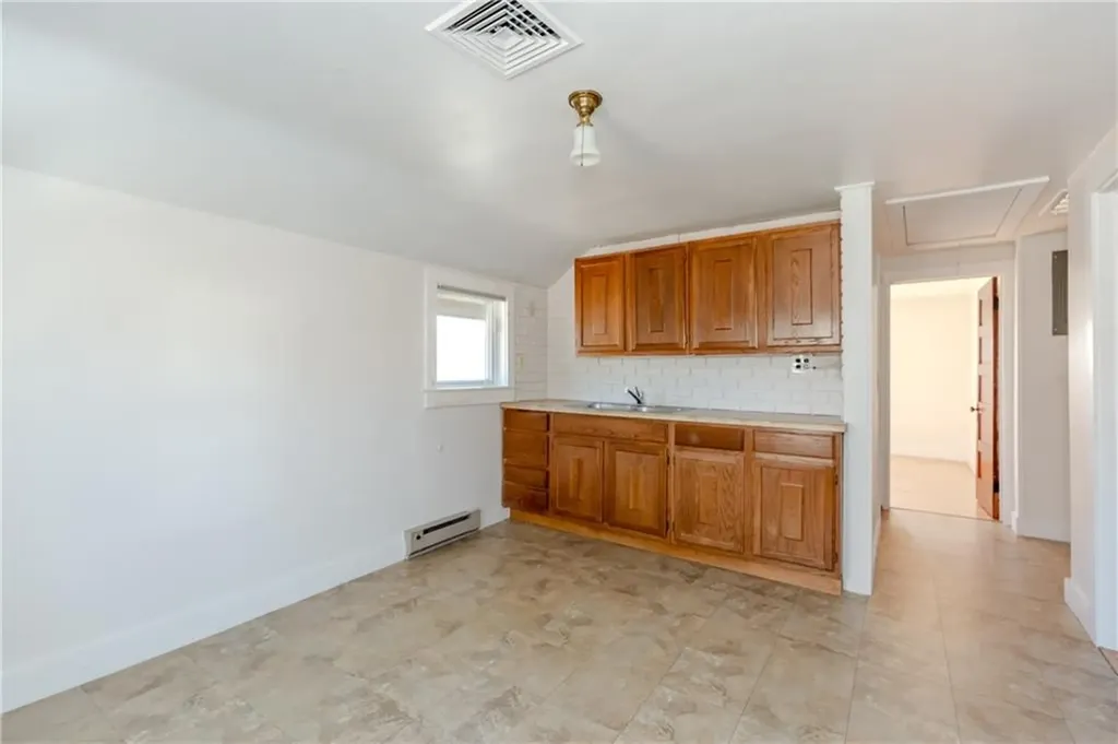 1861 East Main Road Portsmouth RI 02871