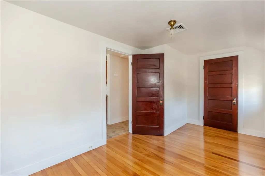 1861 East Main Road Portsmouth RI 02871