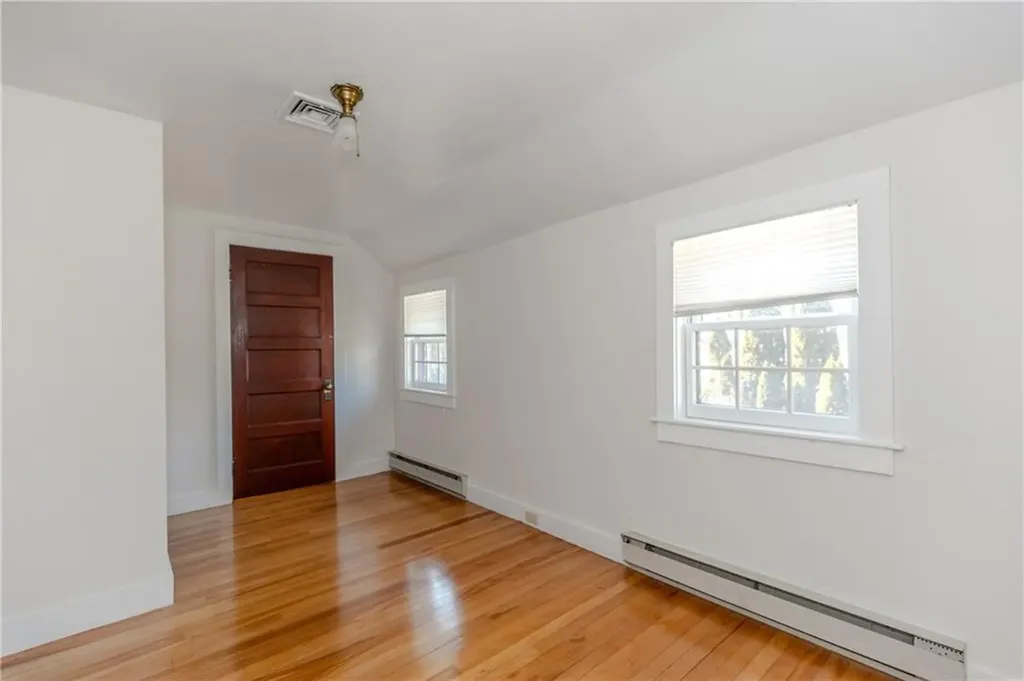 1861 East Main Road Portsmouth RI 02871
