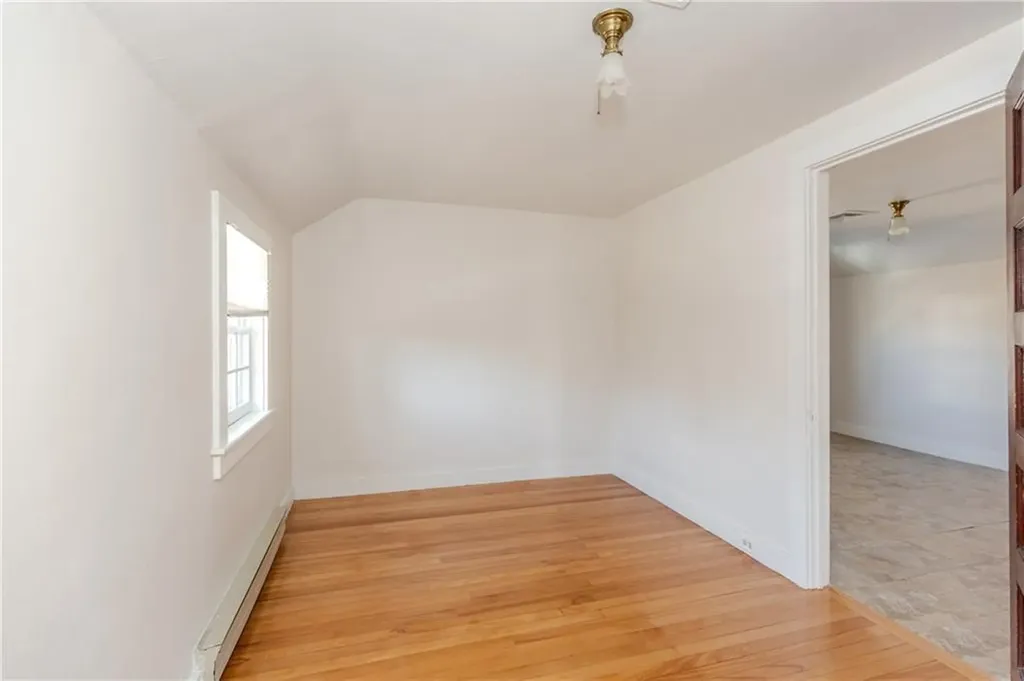1861 East Main Road Portsmouth RI 02871