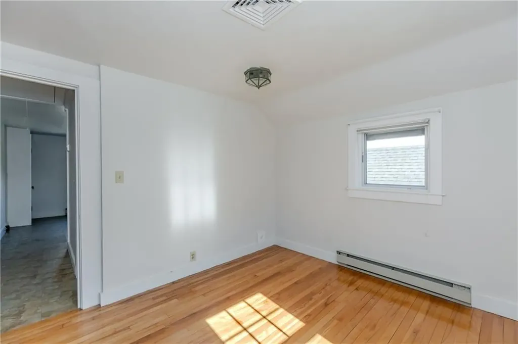 1861 East Main Road Portsmouth RI 02871