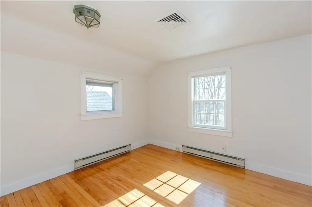 1861 East Main Road Portsmouth RI 02871
