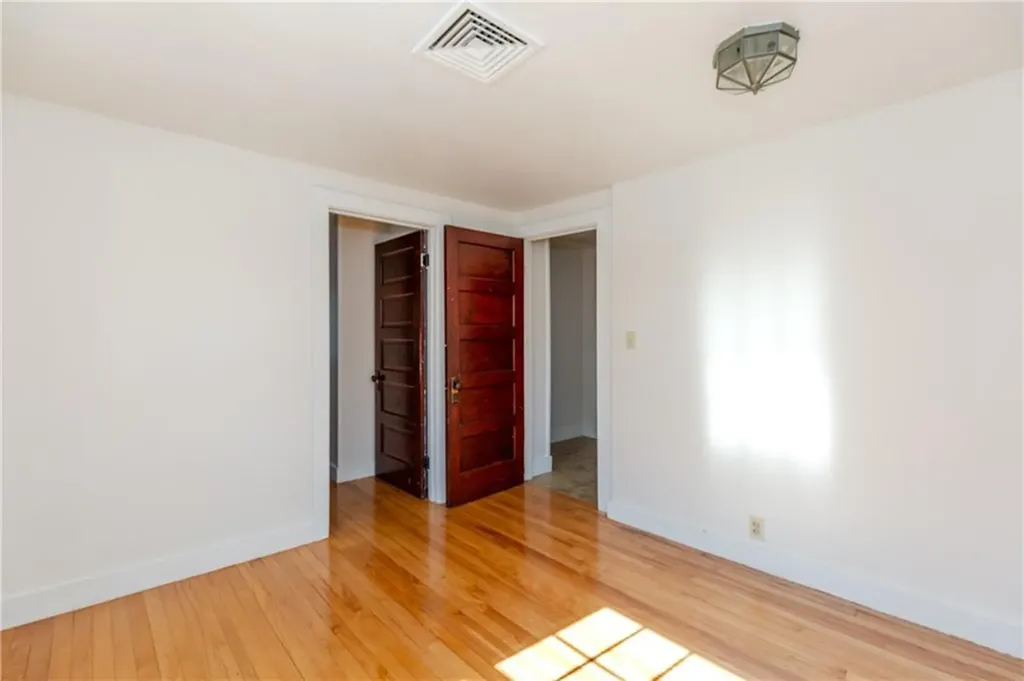 1861 East Main Road Portsmouth RI 02871