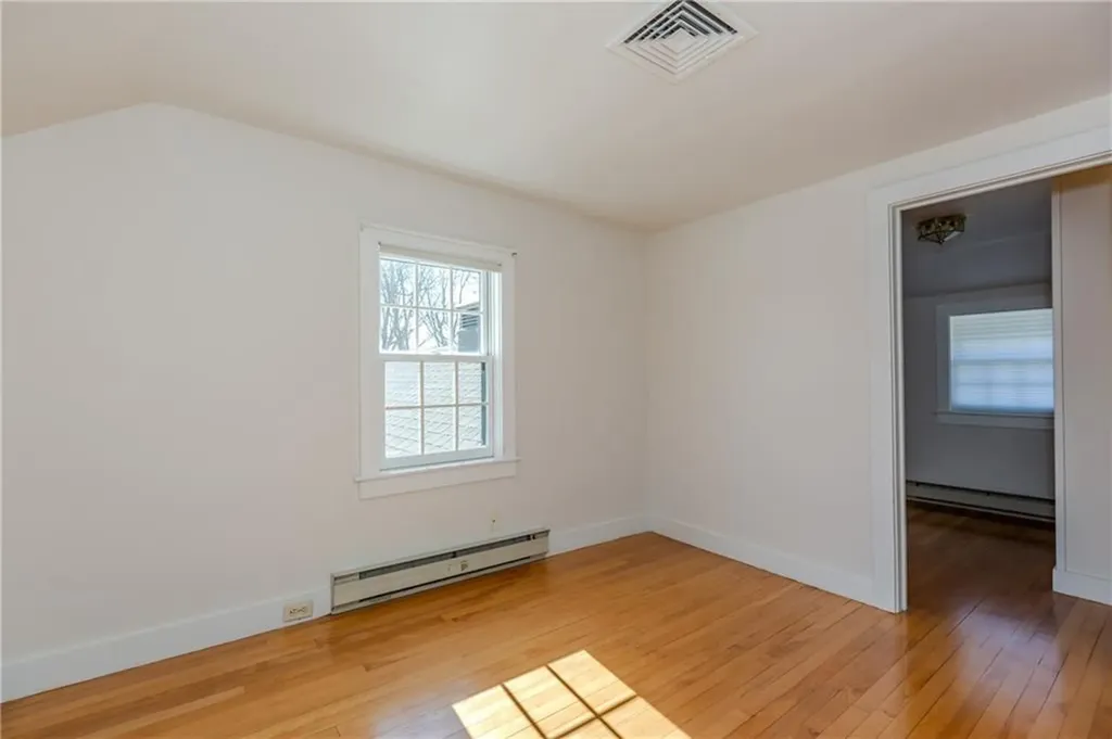 1861 East Main Road Portsmouth RI 02871