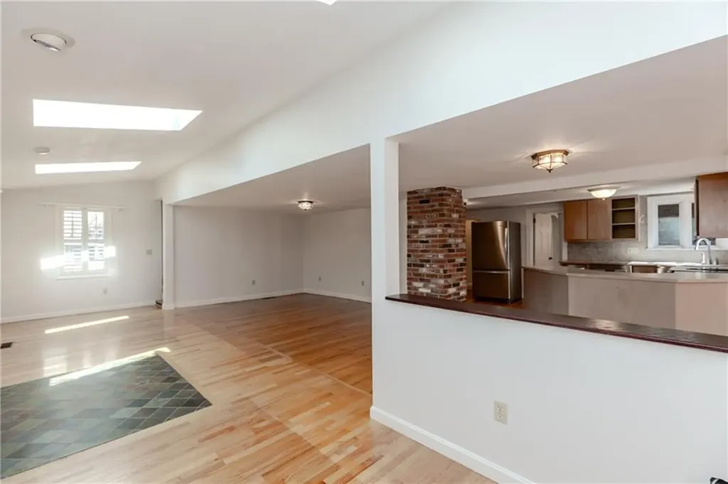 1861 East Main Road Portsmouth RI 02871