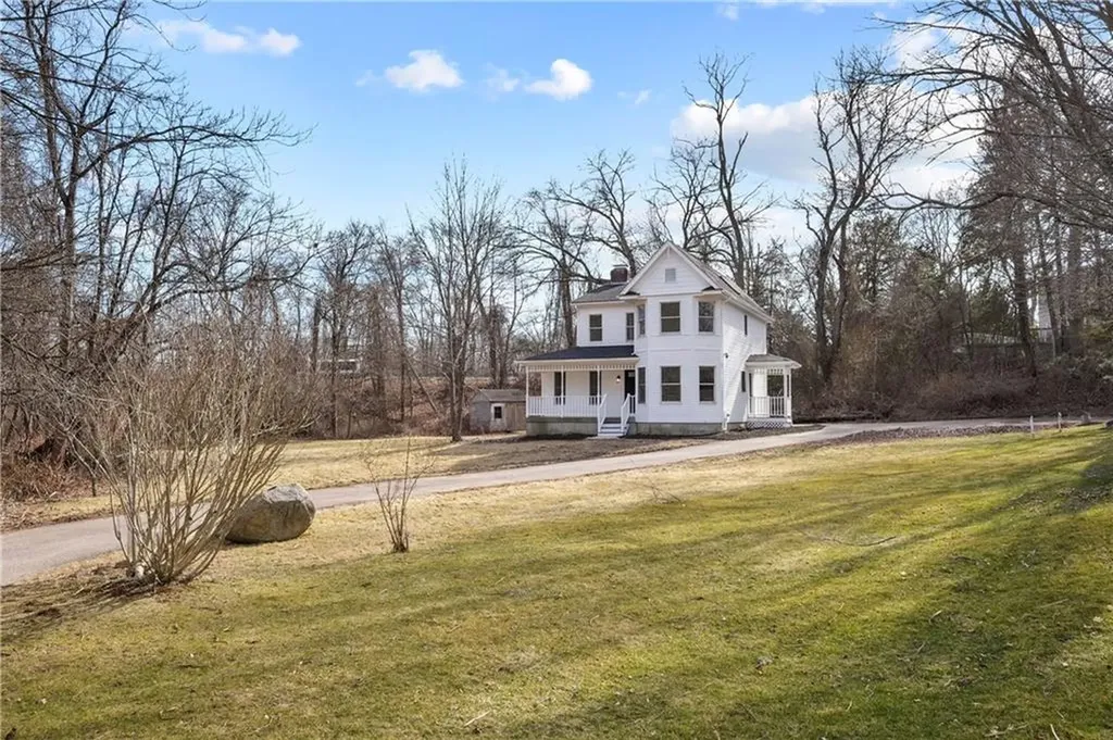 11 Eastward Drive Lincoln RI 02865
