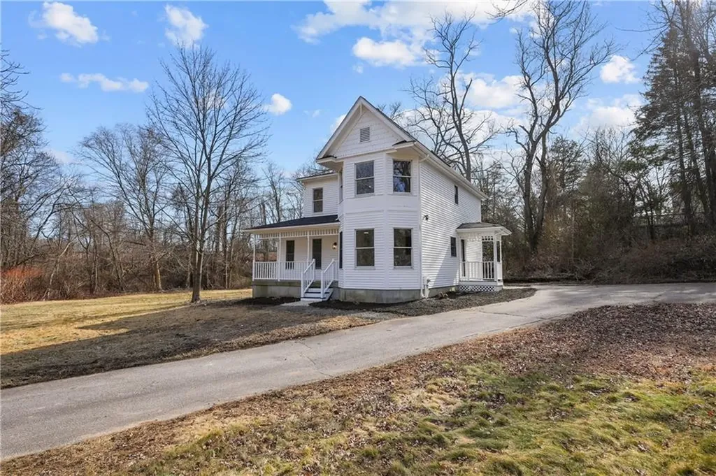 11 Eastward Drive Lincoln RI 02865