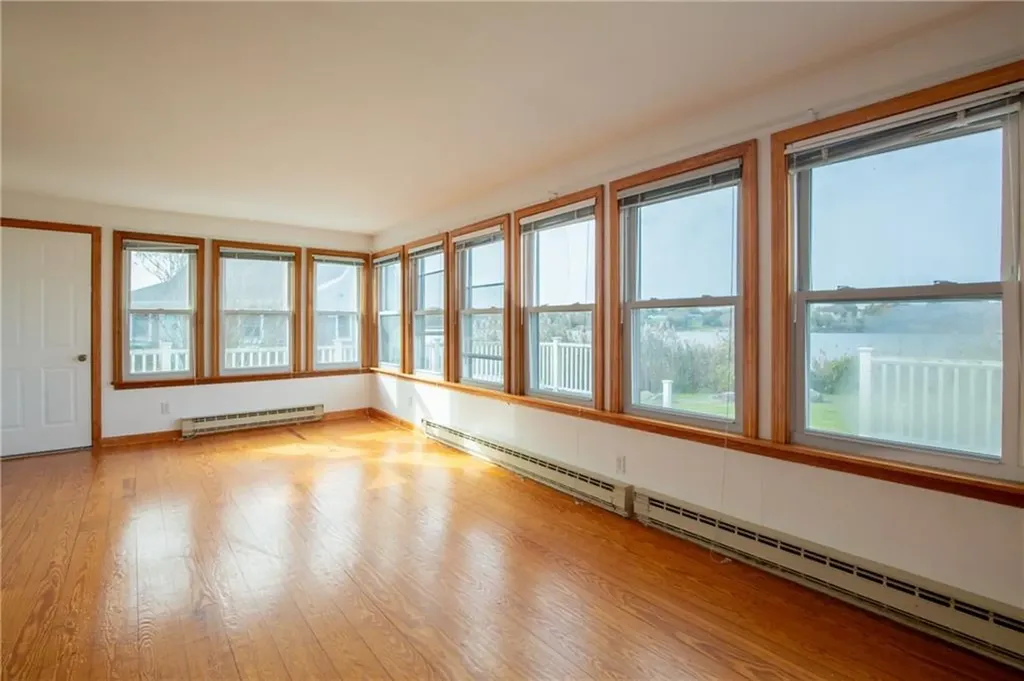 2523 Main Road Tiverton RI 02878