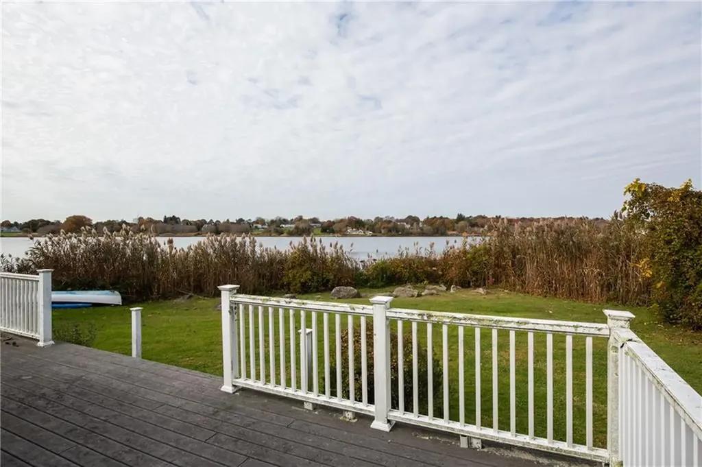 2523 Main Road Tiverton RI 02878