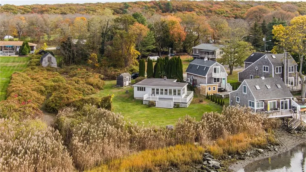 2523 Main Road Tiverton RI 02878