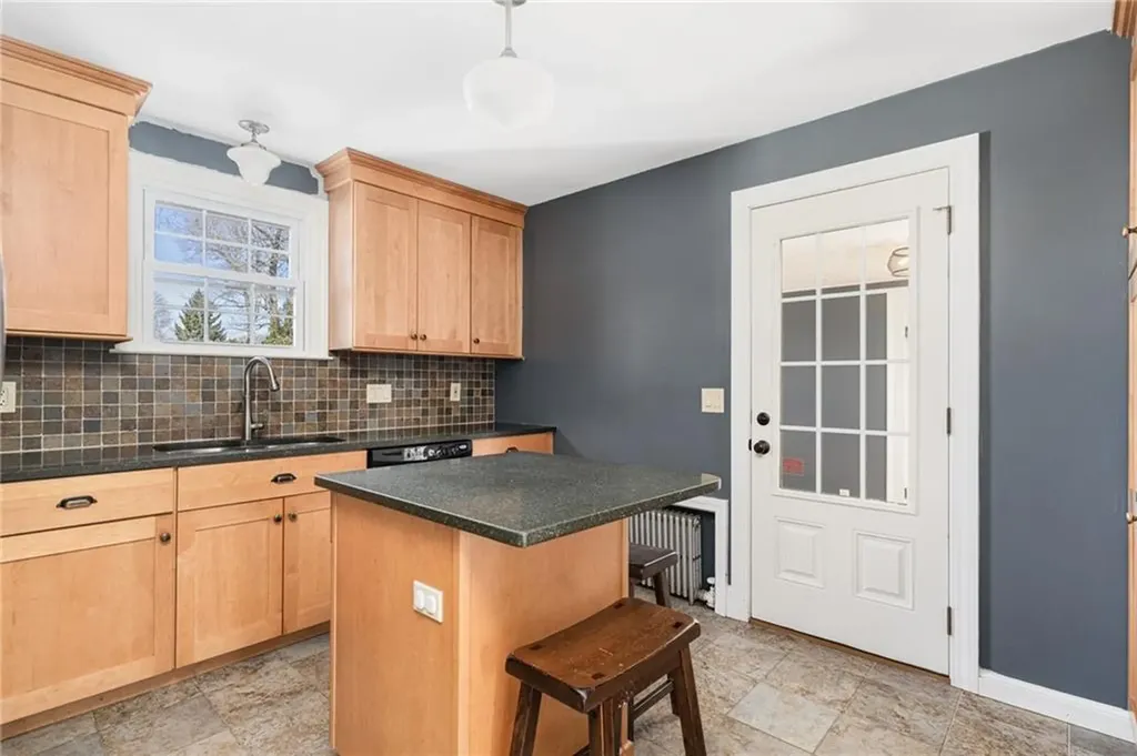 15 Willing Avenue Warwick RI 02888
