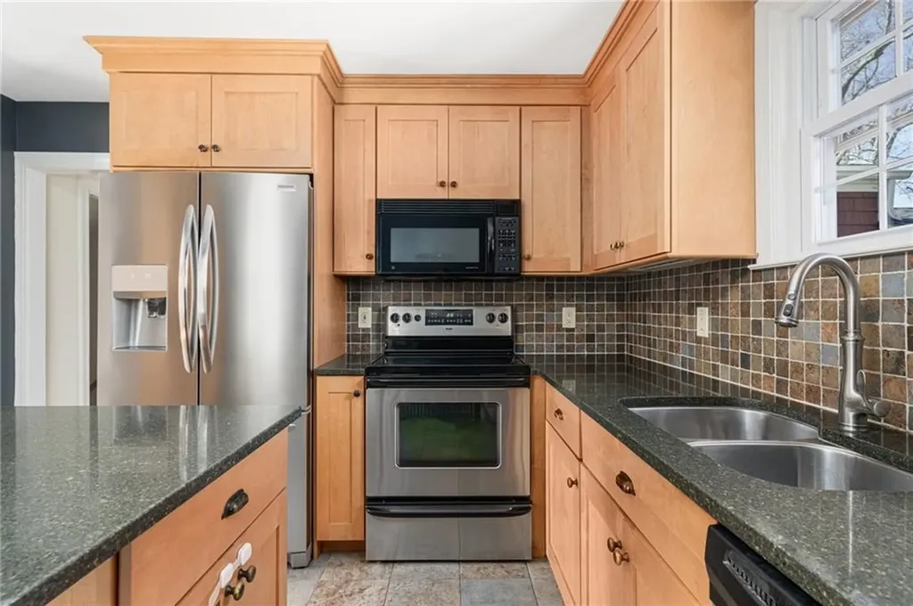 15 Willing Avenue Warwick RI 02888